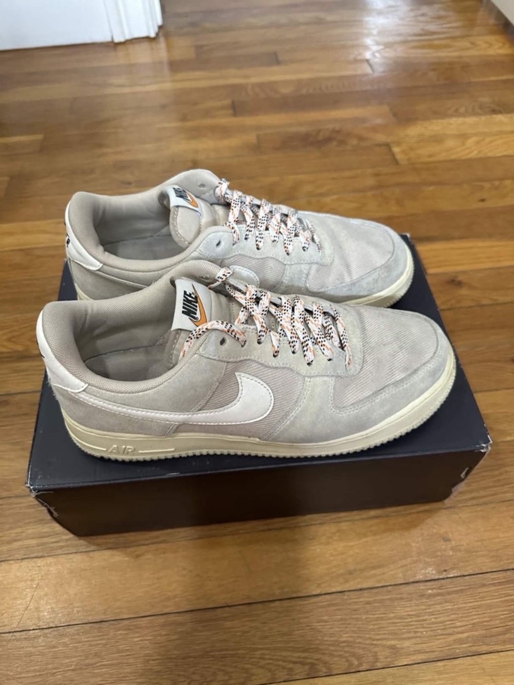 *Used* Nike Air Force Men Brown White (DO9801-200) Size 9 *No Original Box*